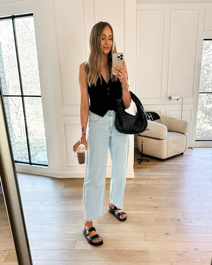 Basic Outfits With Sandals, Dads Sandals Outfit, Minimalist Jeans Outfit Summer, Updated Mom Style, Fashion Jackson Spring 2023, Casual Summer Outfits Sandals, Mom Jeans Sandals Outfit, Steve Madden Mona Sandals Outfit, Black Steve Madden Sandals Outfit