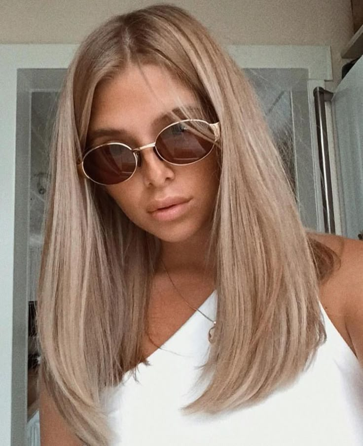 Beige Blond, New Hair Trends, Haircut Styles, Fishtail Braid, Beige Blonde, Brown Blonde Hair, Long Straight Hair, Shoulder Length Hair, Blonde Hair Color