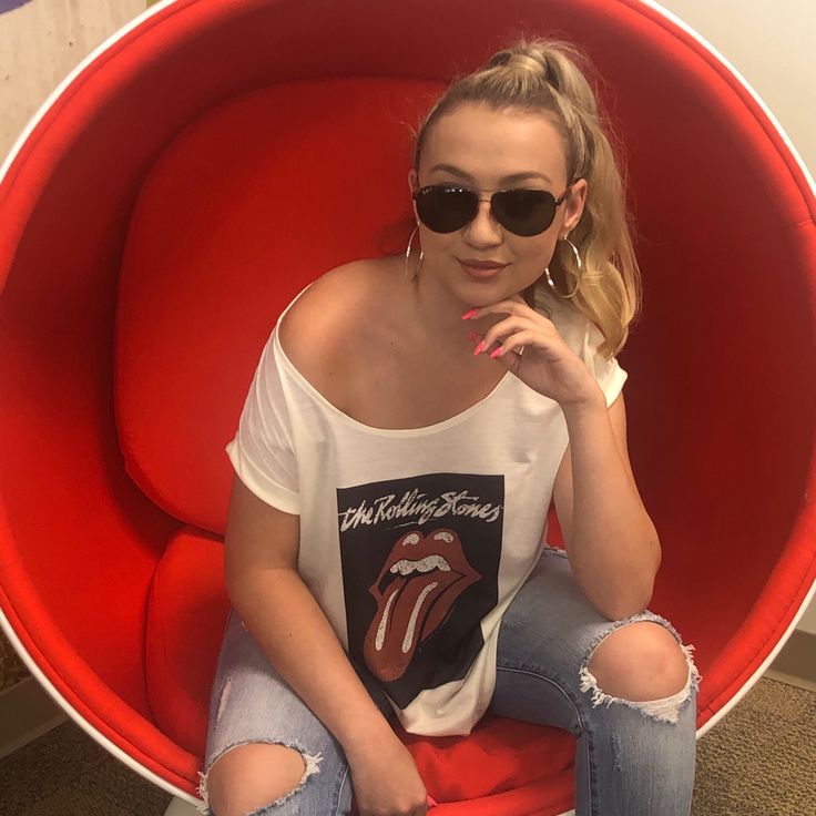 Cute Off The Shoulder Rolling Stones Tee! Can Be Worn On Or Off Shoulder. Casual Red Tops For Day Out, Red T-shirt For Summer Day Out, Red Summer T-shirt For Day Out, Red T-shirt For Day Out, Rolling Stones Tee, On Or Off, Rolling Stones, Graphic Tee, Off The Shoulder