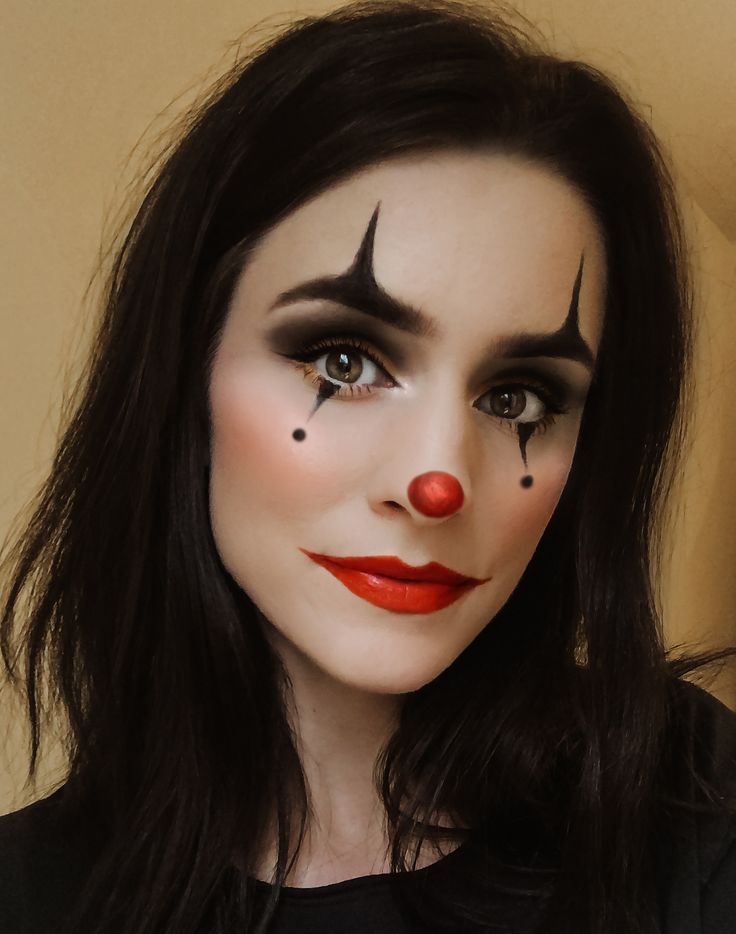 Simple Clown Makeup Kids, Womens Scary Clown Makeup, Super Easy Clown Makeup, Tattooed Lady Costume, Simple Halloween Makeup Looks Clown, Easy Diy Clown Makeup, Clown Makeup Pretty Easy, Womens Clown Halloween Costumes, Circus Eye Makeup