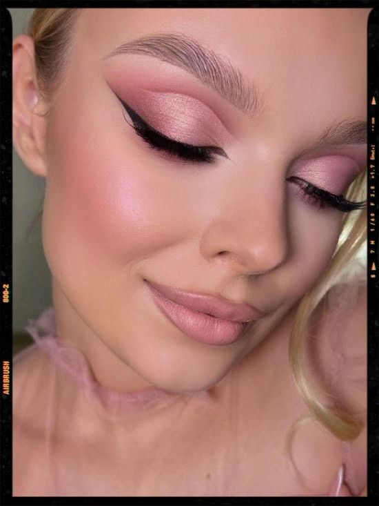 Inspiration Makeup For Baby Pink Dress, Nude Pink Eyeshadow Looks, Nude Pink Makeup, Pink Dress Makeup, Very Easy Makeup, Pink Makeup Looks, Makeup Look Ideas, Light Pink Eyeshadow, Pink Makeup Look