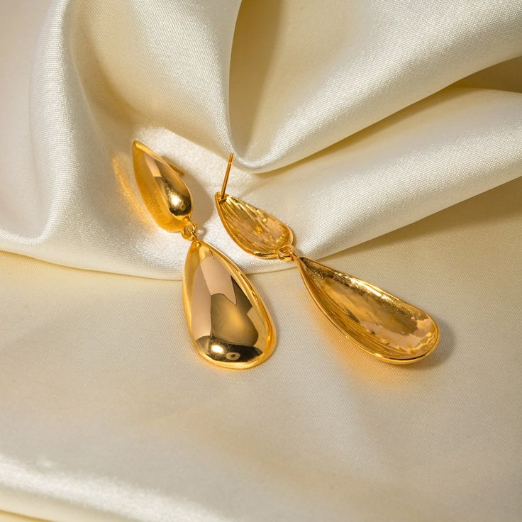 Material: 18K gold-plated, Stainless steel, Silver-plated Product measurements:One Size:Actual Length 2.3 in, Actual Width 0.6 in, Weight 0.4 oz (12.7 g） Please allow 5-10 business days for items to ship. Elegant Gold-plated Cadmium-free Earrings, Elegant Gold Plated Cadmium-free Earrings, Yellow Gold Metal Earrings With Shiny Finish, Modern Gold Teardrop Earrings For Formal Occasions, Modern Gold Teardrop Earrings For Formal Events, Gold Modern Teardrop Earrings, Yellow Gold Earrings With Shiny Finish, Gold Plated Teardrop Earrings For Formal Occasions, Gold Shiny Finish Drop Earrings