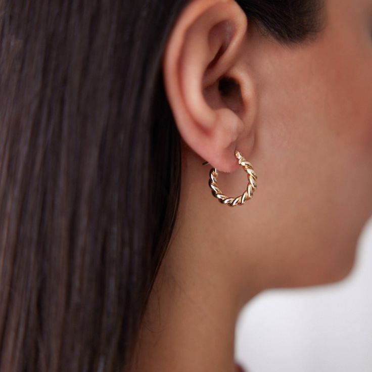 14k Gold Hoop Earrings Medium Crystal Hoop EarringsDetails Available in 14k Gold, 14k Rose Gold, and 14k White Gold *The earrings in the image are sold in pairsGiftingEach design will arrive artfully presented in our branded gift boxes wrapped in a signature ribbon.Production & Delivery Production: 5 - 7 business days Delivery: 1 - 3 business days worldwide via Express Delivery. We’re here to help with style advice, a second opinion, or finding your perfect size. For any questions, please send u Fine Jewelry 14k Gold Hoop Earrings As A Gift, Fine Jewelry 14k Gold Hoop Earrings For Gift, Gift 14k Gold Fine Jewelry Hoop Earrings, Modern Rose Gold Hoop Earrings For Gift, Modern 14k Gold Hoop Earrings As Gift, Fine Jewelry Hoop Earrings As Gift, Tragus Gold, Silver Cufflinks Men, Custom Signet Ring