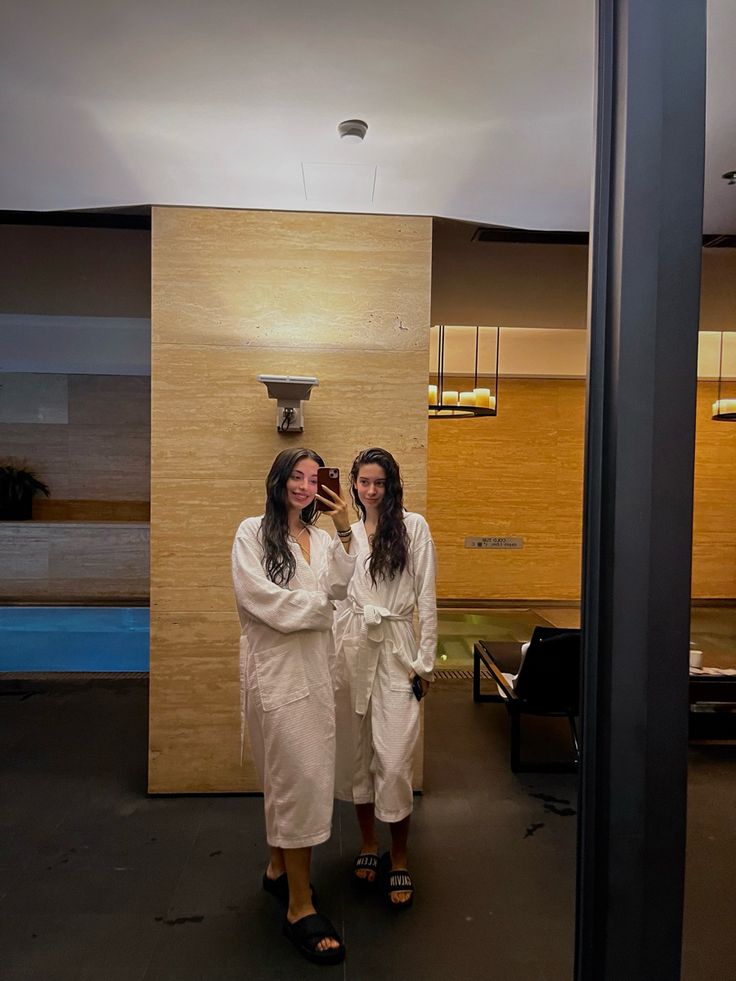 #spaday #besties #date #spa Spa Day Photos, Spa Day With Bestie, Nordic Spa Aesthetic, Spa With Friends, Spa Day With Friends, Hotel Aesthetic Photoshoot, Hotel Sleepover, Spa Date, Friend Gathering