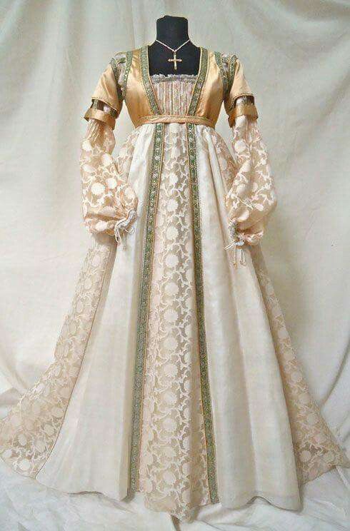 etsy.com Gaun Abad Pertengahan, Old Dresses, Fantasy Gowns, Medieval Dress, Medieval Fashion, Fantasy Dress, Historical Dresses, Romeo And Juliet, Historical Clothing