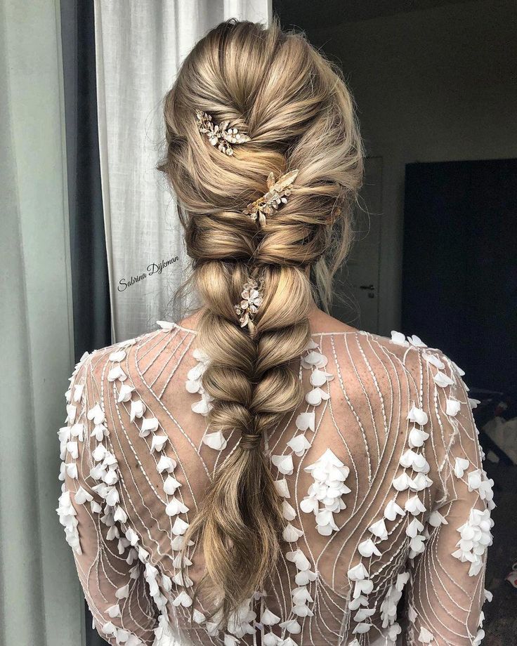 1,620 likes, 21 comments - sabrinadijkman on November 22, 2019: "Throwback to @silviakoelman her weddingday! In LOVE with this braid with @zaschahair and @sayyestothedress_com accesoires 🥰...". Bridal Braids, Easy Everyday Hairstyles, Wedding Braids, Best Wedding Hairstyles, Wedding Hair Inspiration, Braided Hairstyles For Wedding, Boho Braids, Hairstyles For Long Hair, Wedding Hairstyles For Long Hair