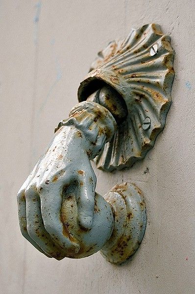 an old door handle on the side of a building