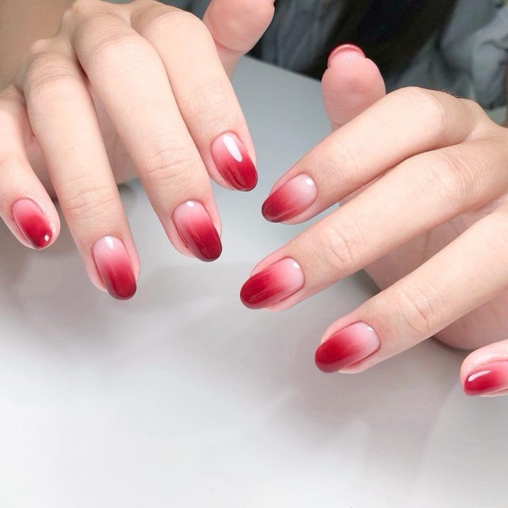 Red White Ombre Nails, Ombre Gel Nails Short, Red Clear Nails, Red And White Ombre Nails, Red Gradient Nails, Red And White Ombre, Disney Frozen Nails, Ombre Nail Ideas, White Ombre Nails