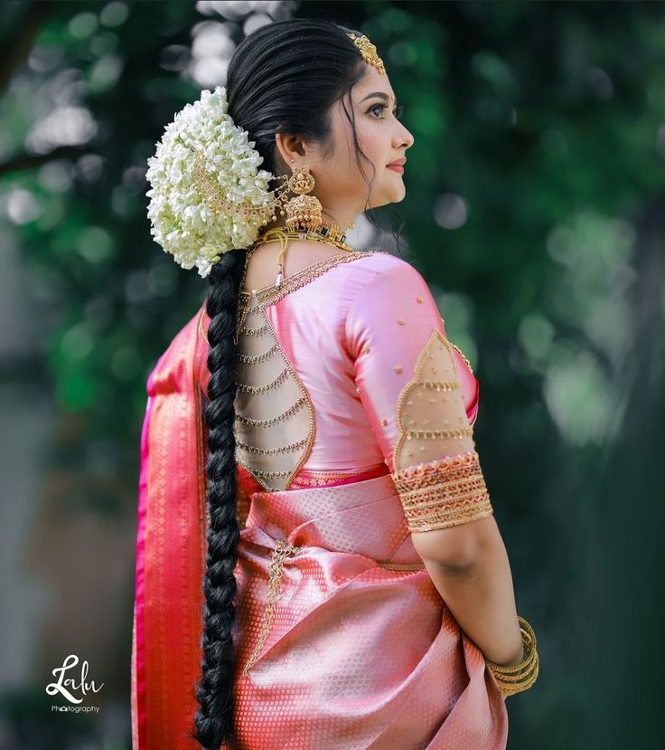 Kerala Bride Hairstyles, Haircuts For Long Hair Straight, Hairstyle Bride, Kerala Bride, Reception Look, Bridal Hair Inspiration, Blouse Models, Hair Straight, Permed Hairstyles