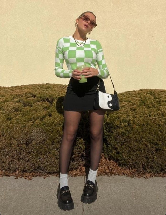 Ladies Loafers Outfits, Tennis Skirt With Tights, Loafer Outfits Women, Black Tennis Skirt Outfit, Loafer Fits, Birthday Outfits Ideas, Graduation Fits, Loafer Outfits, Skort Outfit