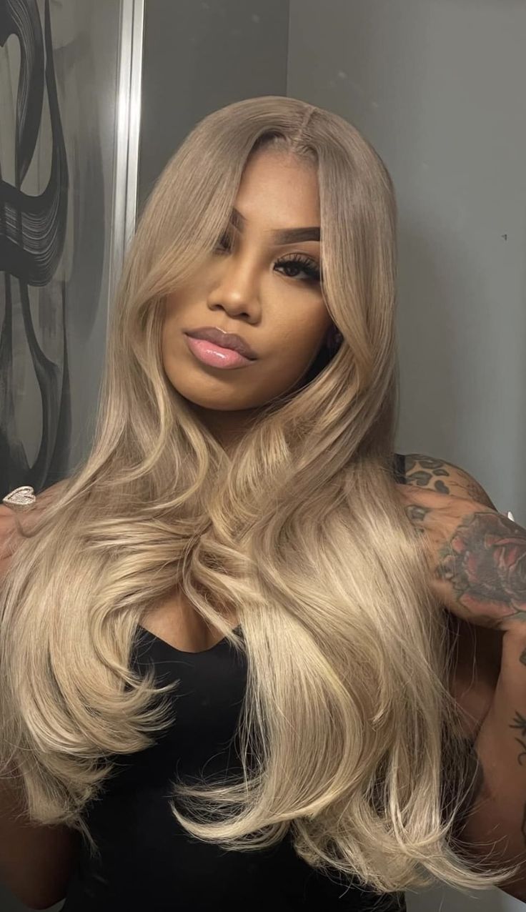 Blonde Hair With Dark Roots Black Women, Blonde To Brown Ombre Hair, Ombre Blonde Hair Dark Roots, Ash Blonde On Dark Skin Black Women, Winter Blonde Balayage, Blonde Hair On Dark Skin, Blonde With Brown Highlights, Black Roots Blonde Hair, Blonde Hair Types