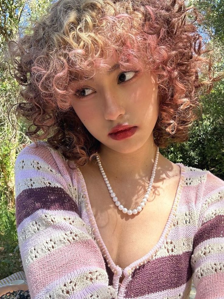 #prettygirl #oreohair #napolitanohair #femininegirl #aegyosal #prettymakeup #curlyhair #shorthair #curlyshorthair #pinkaesthetic #aesthetic #princess #picnic #fairyaesthetic #melaniemartinezaesthetic #melaniemartinez #portals #candygirl #lalalala Neopaliton Hair Curly, Curly Neopolitan Hair, Neopolitan Hair Curly, Neapolitan Curly Hair, Neapolitan Hair Curly, Neopolatin Hair, Curly Split Dyed Hair, Neoploaton Hair, Nepolian Hair