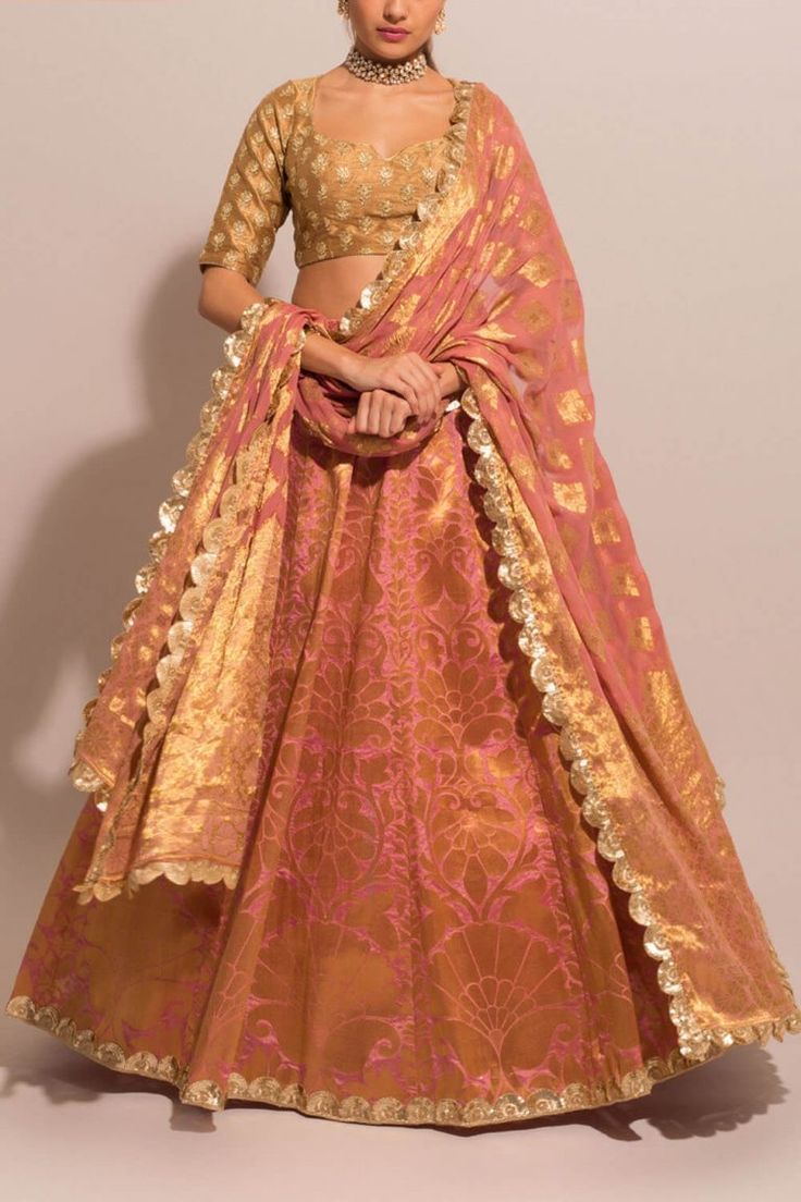 Pink Brocade Lehenga, Shaadi Lehnga, Dupatta Draping, Brocade Lehenga, Pink Brocade, Sharara Designs, Karva Chauth, Lehenga Dupatta, Lehnga Dress