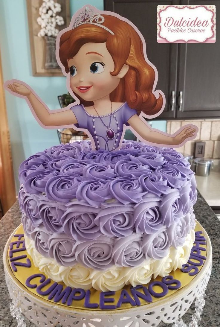 there is a cake that looks like princess aurora