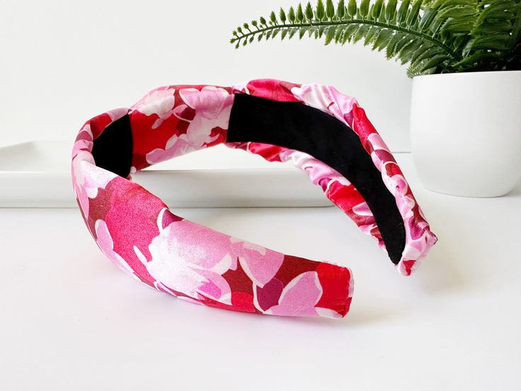 ∙ Red and pink floral print∙ 1 1/2" knot and 2 1/2" side width∙ 1" comfort fit width band This beautiful summer floral knotted silk headband is the perfect accessory to add a touch of elegance and comfort to any outfit. The lightweight and silky soft material gently rests on your head, providing a cozy and comfortable fit all day long. The delicate floral print adds a touch of feminine charm, while the knotted design at the top adds a touch of bohemian chic. The headband is perfect for keeping y Pink Summer Headband, Adjustable Red Headband For Spring, Adjustable Red Headband For Summer, Red Headband For Spring, Red Headband Hair Accessories For Spring, Red Spring Headband, Silk Headband, Pink Summer, Summer Floral