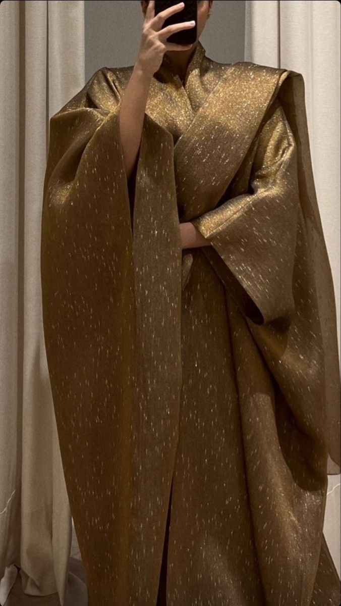 Modest Abaya Aesthetic, Yellow Abaya, Elegant Abayas, Sanggul Modern, Mode Abaya, Elegant Dresses Classy, Modesty Fashion, Muslim Fashion Dress, Arab Fashion