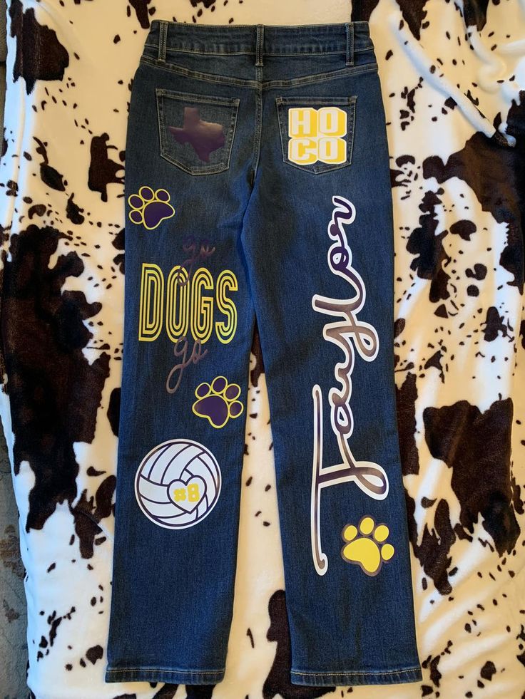 •••Homecoming Jeans••• These were SO MUCH fun to make! I would love to do another pair. Message me to get yours started! 💜💛 Homecoming Jeans Decorated, Spirit Jeans Homecoming, Homecoming Jeans, Hoco Jeans, Senior Pants, Spirit Jeans, Senior Jeans, Homecoming Spirit, Painted Clothes Diy