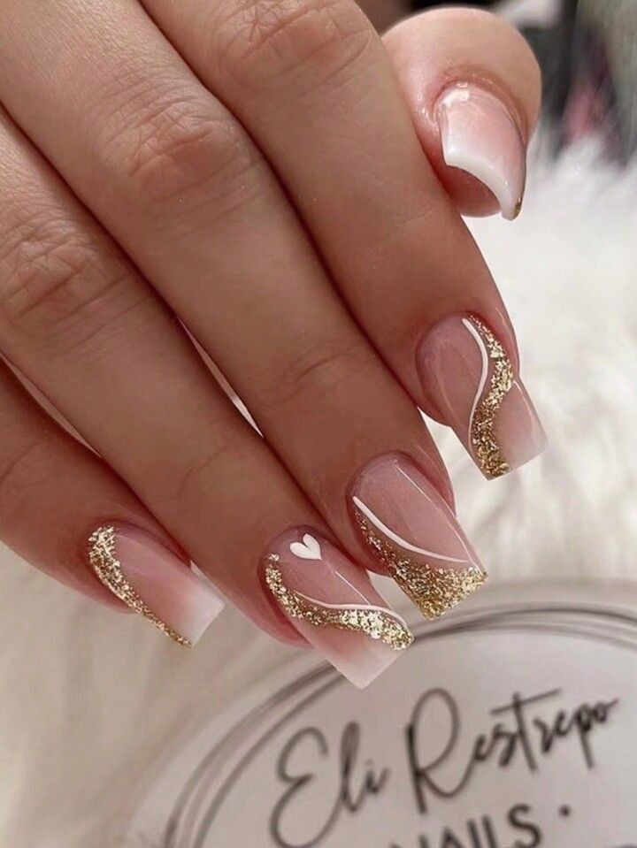 Nails With Gold, Nails Heart, Nagel Tips, Colorful Nails, Easy Nails, Gold Nail, Her Nails, Fake Nails With Glue, Heart Designs