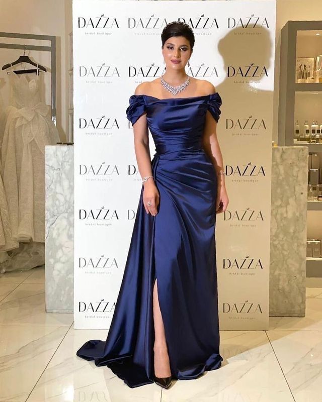 Drapes Dress, Navy Drapes, Classy Gowns, 파티 드레스, Stunning Prom Dresses, Satin Evening Dresses, Women Dresses Classy, בר מצווה, Elegant Dresses Classy