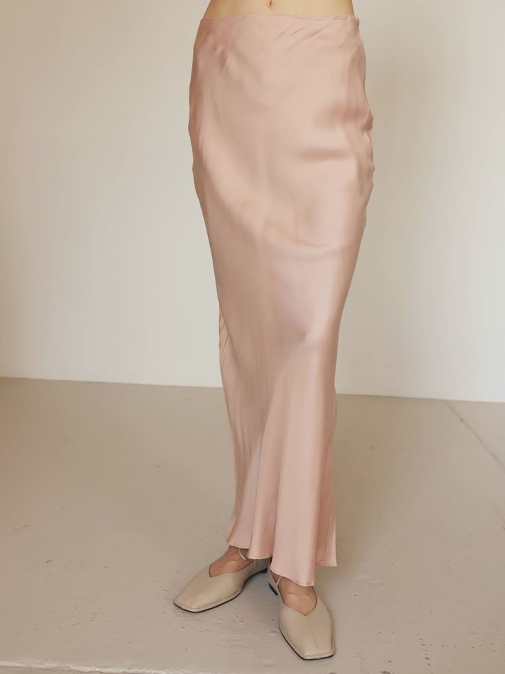 Light pink 90's inspired bias cupro maxi skirt with side zipper closure. Style with your favorite sweaters and ballet flats. CONTENT + CARE 60% Cupro | 40% Viscose SIZE + FIT Model is wearing a size small. S (2-4), M (6-8), L (10-12) 90s Inspired, Favorite Sweater, Satin Skirt, Event Styling, Beautiful Roses, Pale Pink, Long Skirt, Pink Roses, Side Zipper