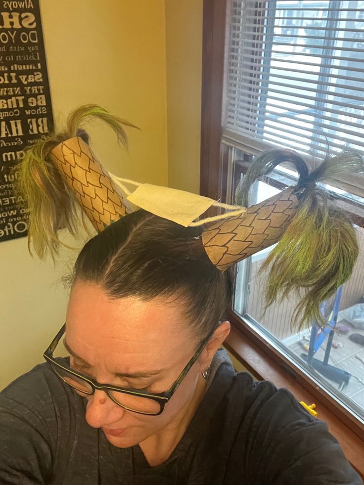 For medium length hair - two palm trees with a hammock. Hawian Party, 2024 Beach, Vbs 2024, Wacky Hair Days, Crazy Hair Day, Wacky Hair, Student Council, Spirit Week, Amazing Hair