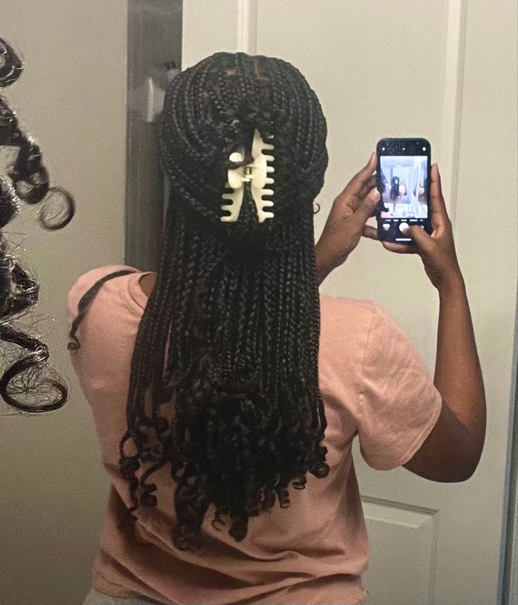 braids Medium Box Braids Short Length, Small Braids With Curly Hair, Small Box Braids Mid Back Length, Hair Styles For Knotless Braids Ideas, Chest Length Box Braids, Back Length Box Braids, Knotless Box Braids Small With Curls, Medium Plaits Box Braids, Small Box Braids With Curls