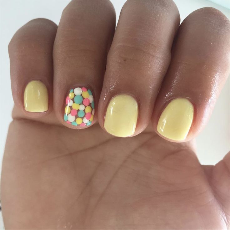 Easy Painted Nails Simple, Simple Short Nail Designs Summer Acrylic, Yellow Summer Nail Designs, Spring Toenails 2023 Gel, Something Easy To Make For Lunch, Spring 2023 Gel Nails, May Dip Nails Ideas, Short Summer Nails 2023 Gel, Spring Fun Nails