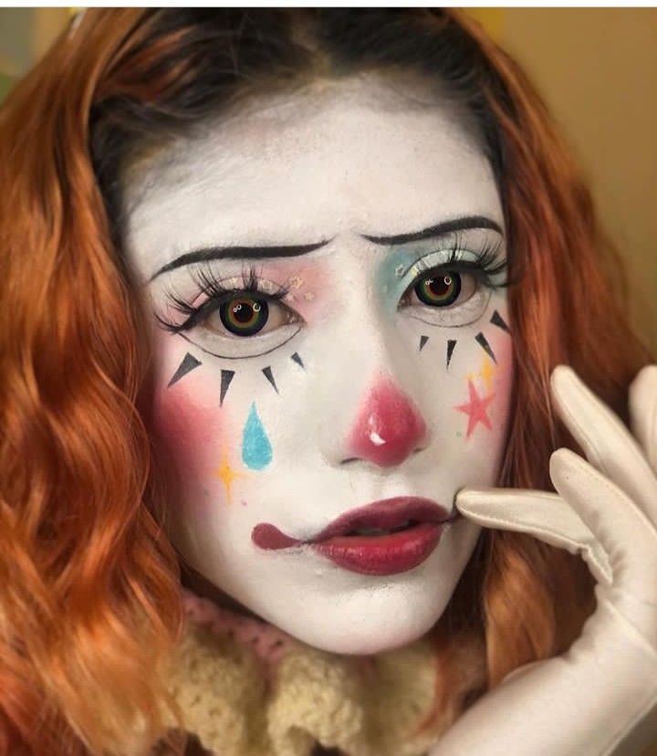 Peridot Clown Makeup, Clown Makeup Looks Scary, Cute Clown Makeup Halloween, Harlequin Clown Makeup, Funky Clown Makeup, Clown Makeup White Face, Editorial Clown Makeup, Clown Makeup Rainbow, Retro Clown Makeup