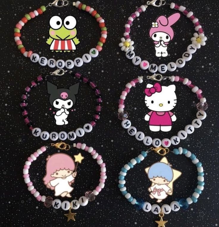 Clay Bracelet Ideas Matching, Hello Kitty Bracelet Pattern, Bracelet Colour Combos, Hello Kitty Bracelets, Bracelet Hello Kitty, Disney Bracelets, Colorful Bead Bracelets, Disney Bracelet, Bracelets Patterns