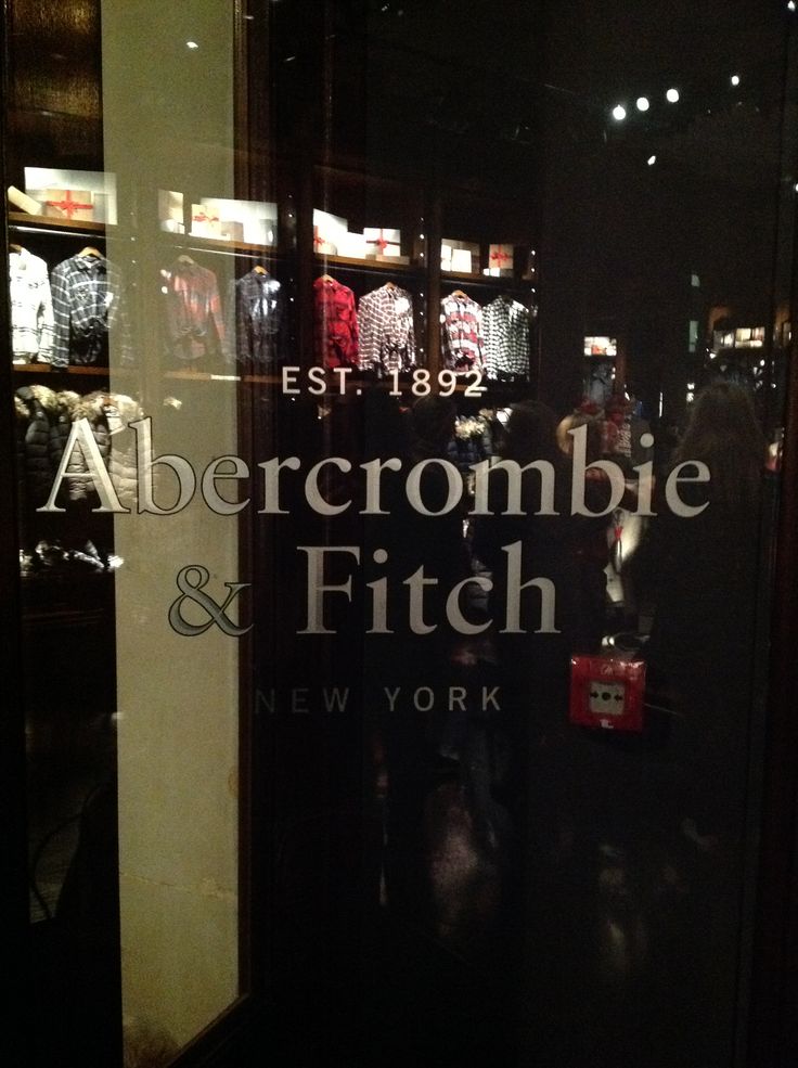 Abercrombie & Fitch Abercrombie And Fitch Aesthetic, Abacrombie And Fitch, Abercrombie Aesthetic, Abercrombie Models, Outdoorsy Aesthetic, 2000s Abercrombie, 2000s Fall, Cute Simple Nails, Aesthetic Stores