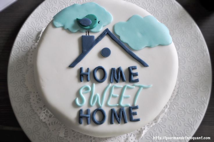 there is a cake that has the words home sweet home written in blue on it