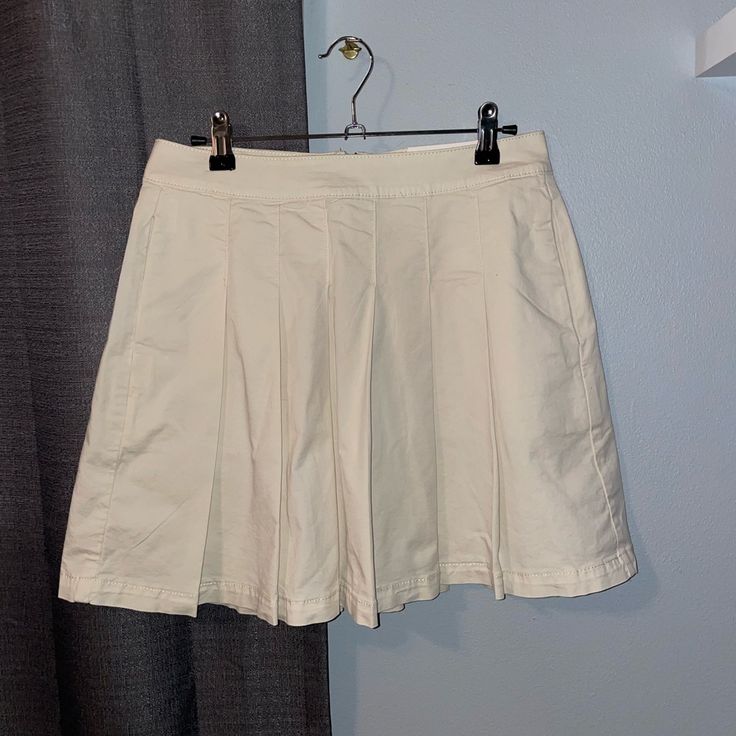 New With Tags, Size 2, Super Hi-Rise Cream Pleated Skirt Cream Cotton Mini Skirt With Lining, Cotton Cream Mini Skirt With Lining, Beige Flared Lined Skort, Beige Lined Flared Skort, Beige Lined Mini Skirt, Cream Lined Skirt For Day Out, Beige Flared Tennis Skirt With Lining, Beige Cotton Flared Mini Skirt, Cream Skirted Bottoms For Day Out