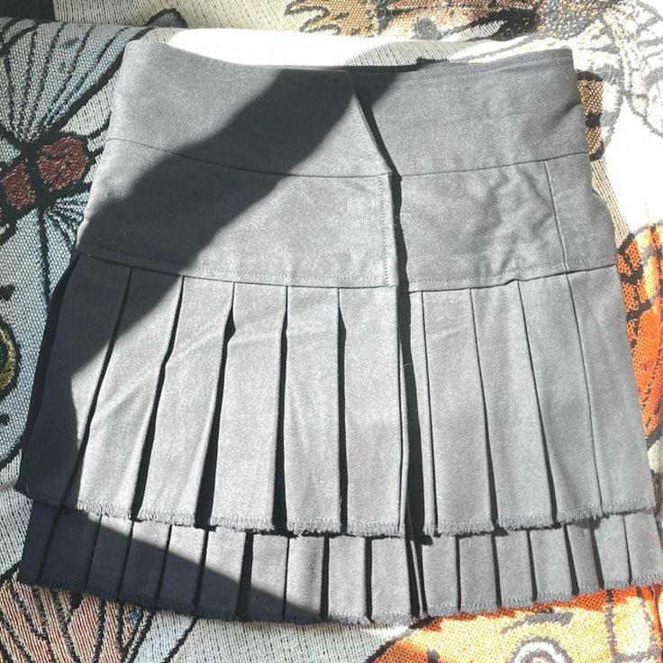 Eu Size 36. Best For Us Size 4. Structured, Grungey Envelope Skirt. You Can Style The Fold Over Different Ways, Wear The Skirt Multiple Ways. I Love It, It’s Just Too Big For Me. Black Fitted Skirt With Accordion Pleats, Black Flared Mini Skirt With Accordion Pleats, Black Mini Skirt With Accordion Pleats, Pleated Formal Skort, Fitted Accordion Pleats Skirt, Black Skirt With Accordion Pleats, Black Accordion Pleats Tiered Skirt, Black Tiered Skirt With Accordion Pleats, Isabel Marant Skirt