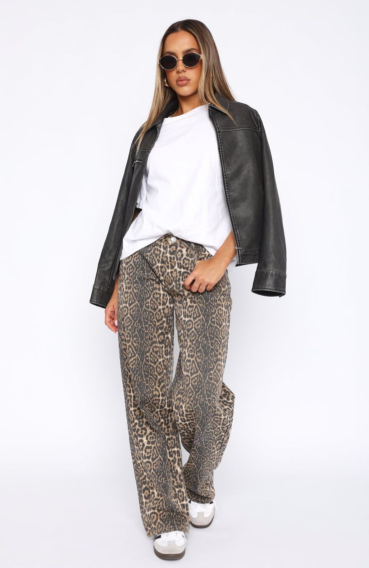 Printed Jeans Outfit, Leopard Print Jeans Outfit, Print Jeans Outfit, Leopard Jeans Outfit, 2025 Wishlist, Low Rise Wide Leg Jeans, Cheetah Pants, Teacher Fits, Outfit Verano