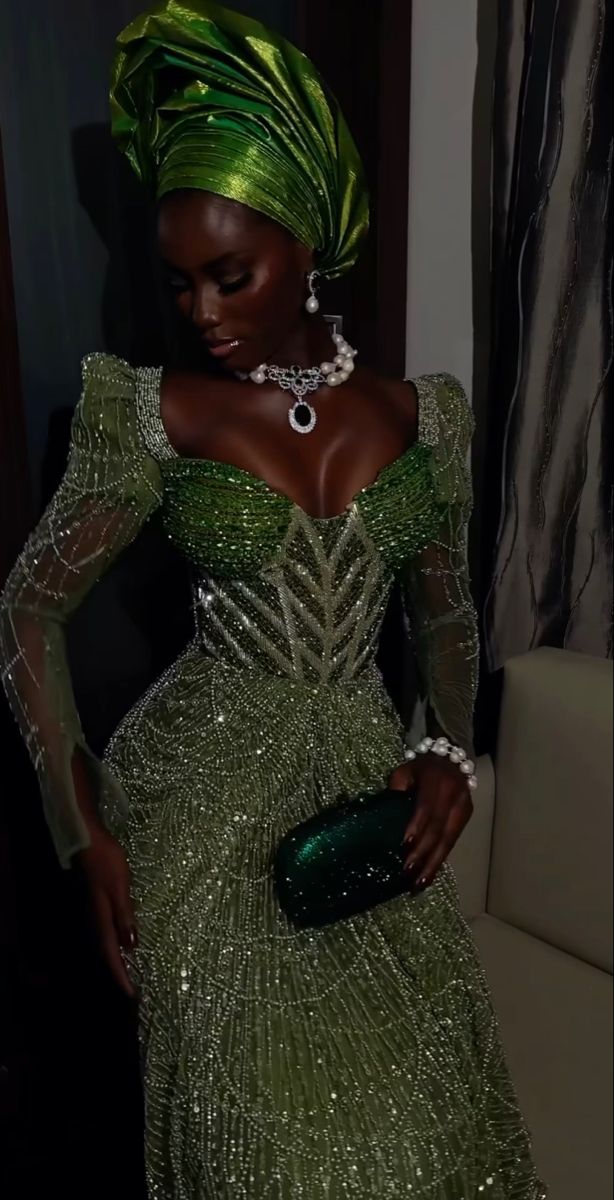 Sage Green Asoebi, Nigerian Weddings Dress, Green African Wedding Dress, Green Nigerian Dress, Green Asoebi, Green Traditional Dresses African, Nigerian Dresses Traditional, Emerald Green Asoebi Lace Styles, African Wedding Dress Nigerian Fashion