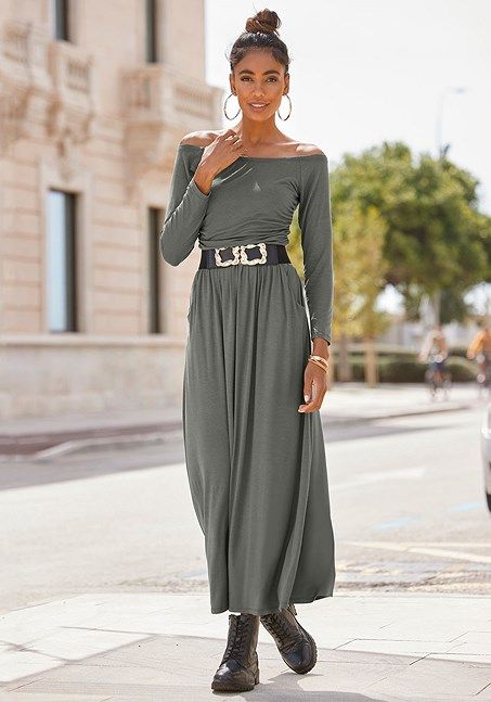 This flowy, ruched maxi dress is the perfect piece for any wardrobe. Maxi Dress Belt, Long Fall Dresses, Ribbed Bodycon Midi Dress, Pom Pom Dress, Sundress Summer, Ruched Maxi Dress, Beautiful Summer Dresses, Date Outfit Casual, Dress Belt