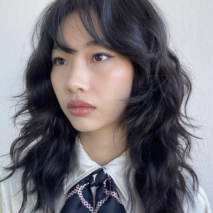 Hoyeon icon Hair Metal Bands, Shaggy Long Hair, Hoyeon Jung, Long Shag Haircut, Slimmer Face, Shag Hairstyles, Shag Haircut, Trending Haircuts, Celebrity Makeup