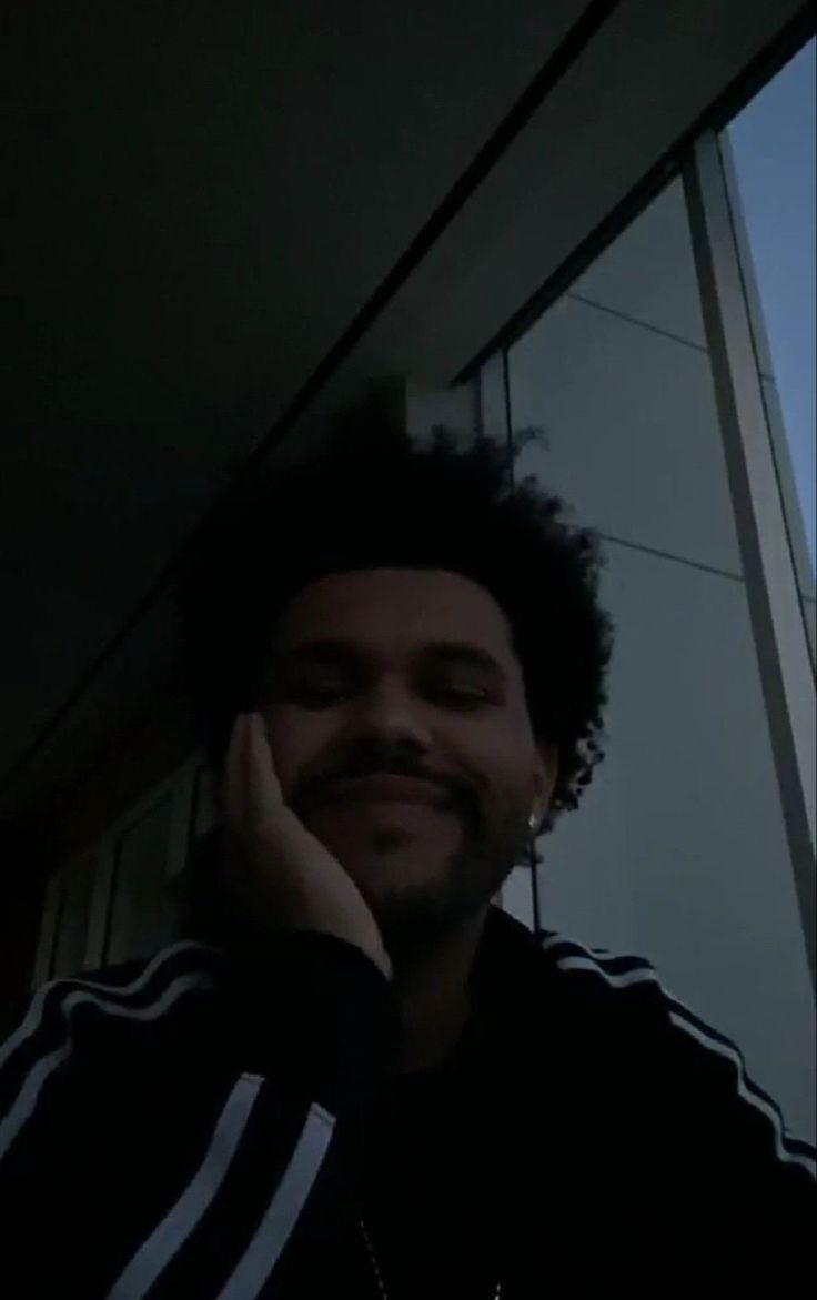 Abel smiling Old The Weeknd, The Weeknd Background, The Weeknd Albums, Starboy The Weeknd, The Weeknd Poster, Love Me Harder, Abel Makkonen, Abel The Weeknd, Abel Tesfaye