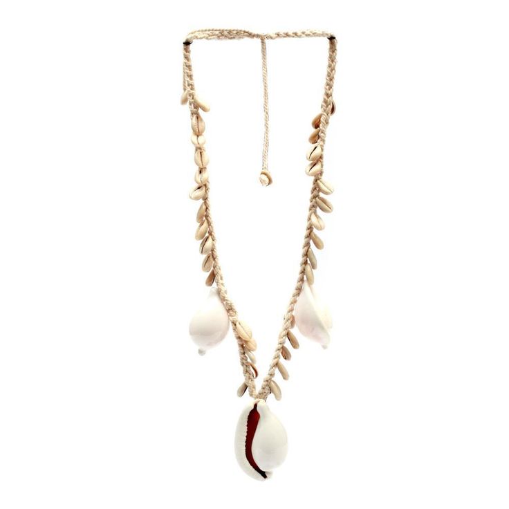 Reminiscent of exotic travels and inspired by nature, this handcrafted piece evokes the essence of relaxed living with style! Gorgeous boho luxe with a dash of coastal. Our beautiful Big White Cowrie Necklace is roped with cotton and adorned with large clustered shells. An impressive and fashionable addition to your summer outfit. Looks also lovely hung on the wall. Our Shell Necklace will sure be a favorite piece in your own home as it is in ours! Feel at one with nature with this beautiful pie Boho Clutch, Cowrie Shell Necklace, Decoration Originale, Boho Luxe, Cowrie Shell, Shell Necklace, Shell Necklaces, Natural Fibers, One Size Fits All