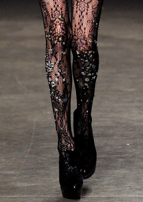 Lace Tights, Tights Socks, Fuzzy Socks, Stocking Tights, Fishnet Tights, Mode Inspiration, Fashion Details, Runway Fashion, Hosiery