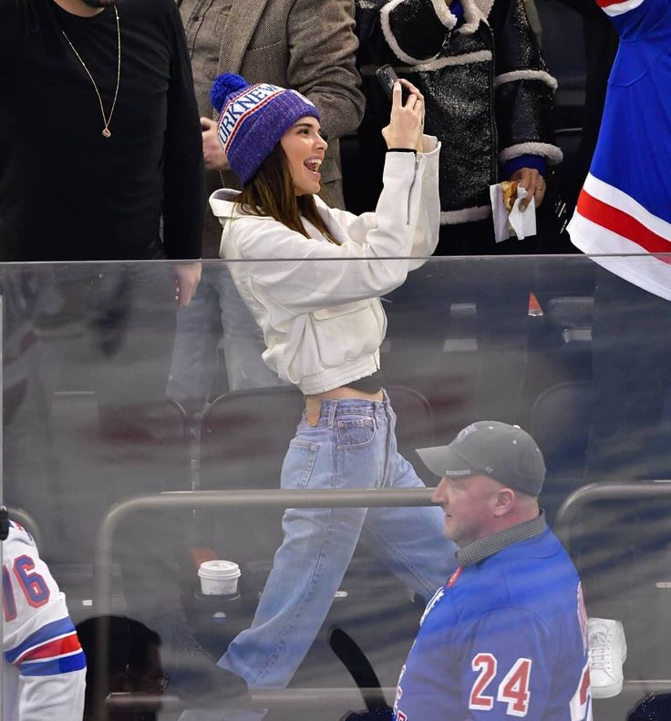 Becka Mack, Basketball Game Outfit Women, Hockey Game Outfit, Olivia Parker, Hockey Outfits, Basketball Game Outfit, Hockey Girlfriend, Consider Me, Nba Outfit