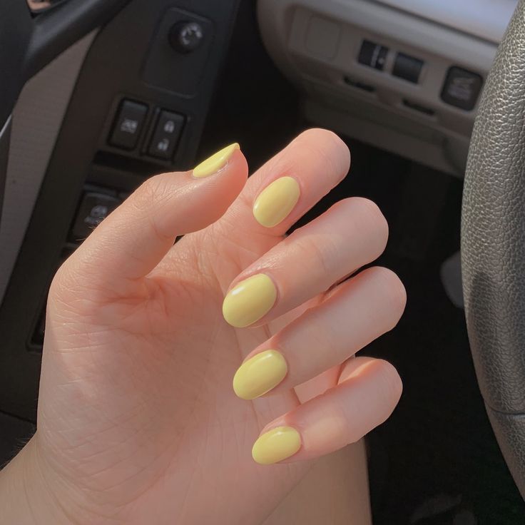 Round Yellow Nails, Yellow Gel Manicure, Cool Tone Yellow, Yellow Natural Nails, Yellow Oval Nails, Yellow Manicure, Yellow Dip Nails, Soft Yellow Nails, Yellow Nails Short