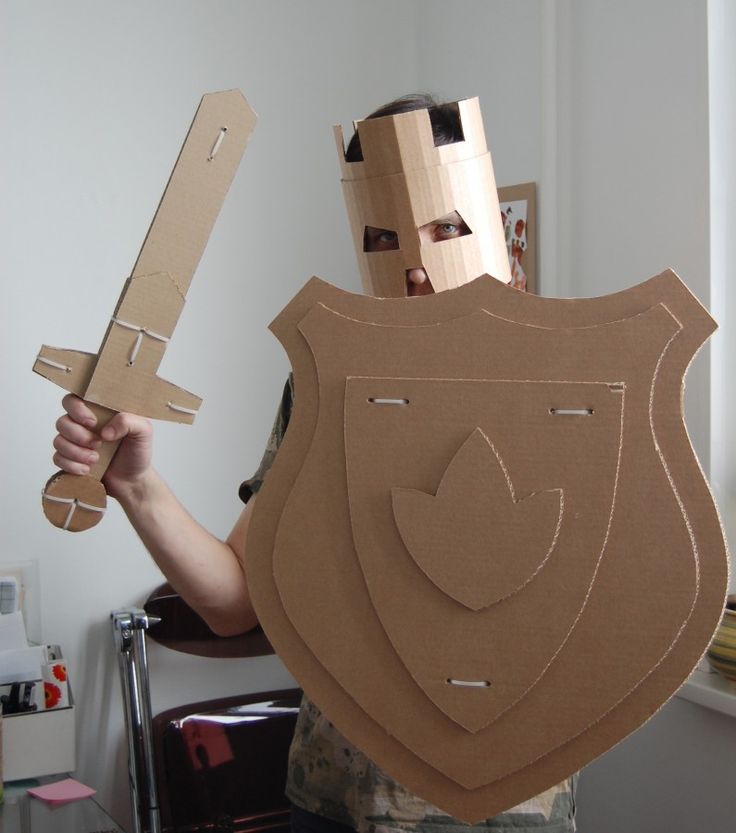 hello, Wonderful - 12 INCREDIBLE CARDBOARD COSTUMES FOR KIDS Cardboard Costumes, Cardboard Costume, Knight Party, Medieval Party, Cardboard Toys, Knight Costume, Cardboard Art, Diy Cardboard, Cardboard Crafts