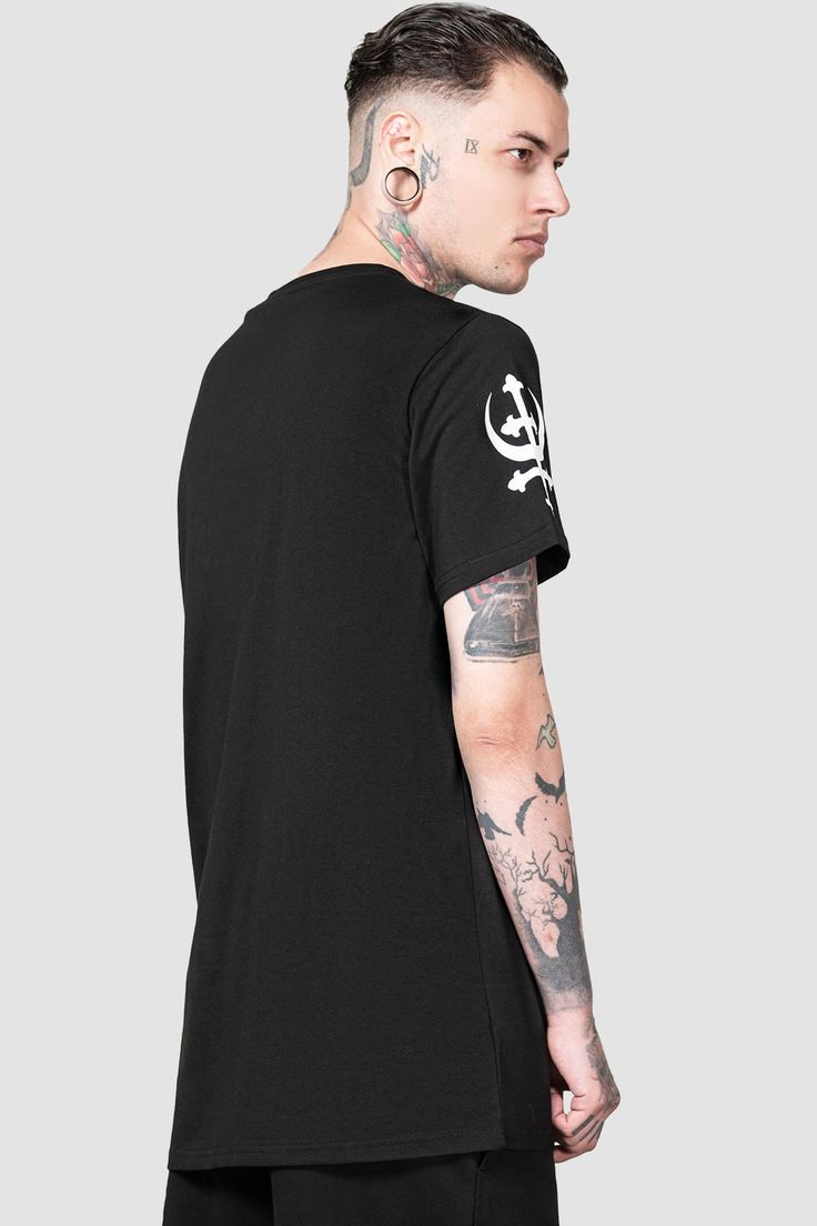 BLIND MIND. - Smooth Jersey Fabric.- Bound Crew Neck.- Screen Print.- Regular Fit. Keep the black more vivid; Wash Cold - Gentle Cycle. with KILLSTAR Branding, 100% Soft Cotton. The Mind, Screen Print, Print Shop, Jersey Fabric, Blinds, Screen Printing, Mindfulness, Branding, Crew Neck