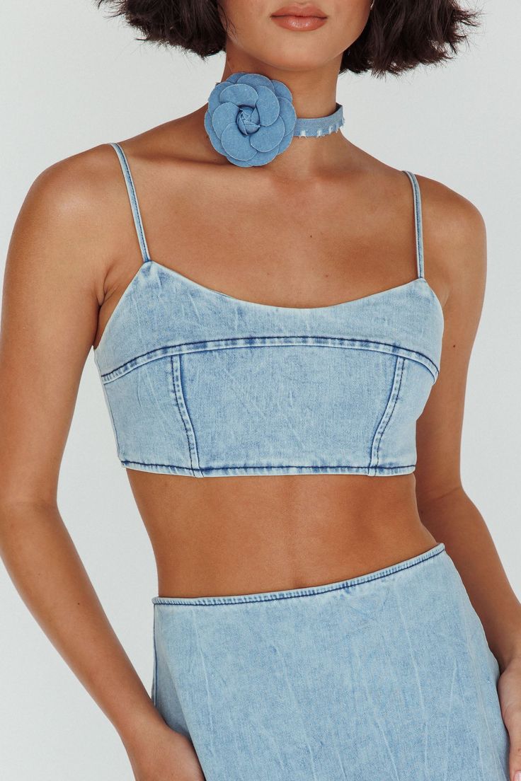 Trendy Sleeveless Medium Wash Crop Top, Trendy Medium Wash Sleeveless Crop Top, Fitted Denim Tops With Adjustable Straps, Trendy Cropped Cotton Denim Top, Fitted Cropped Denim Top For Summer, Trendy Bra-friendly Cropped Crop Top, Trendy Bra-friendly Cropped Top, Stretch Cropped Top In Denim Blue, Spring Crop Top Denim Blue