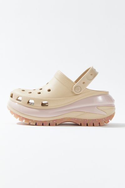 Crocs Mega Crush Clog | Urban Outfitters Crocs Clogs Outfits Style Women, Crocs Mega Crush Sandal Outfit, Crocs Mega Crush Clog Outfit, Mega Crush Crocs Outfit, Mega Crush Crocs, Crocs Styling, Crocs Mega Crush Sandal, Crocs Platforms, Crush Crocs