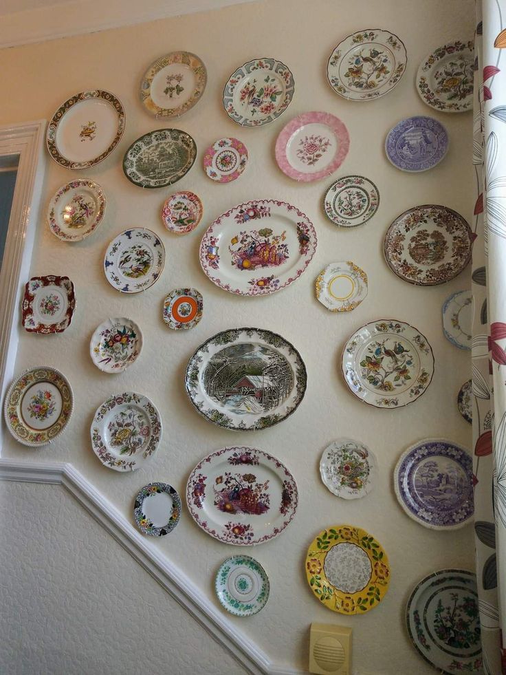 a bunch of plates are hanging on the wall