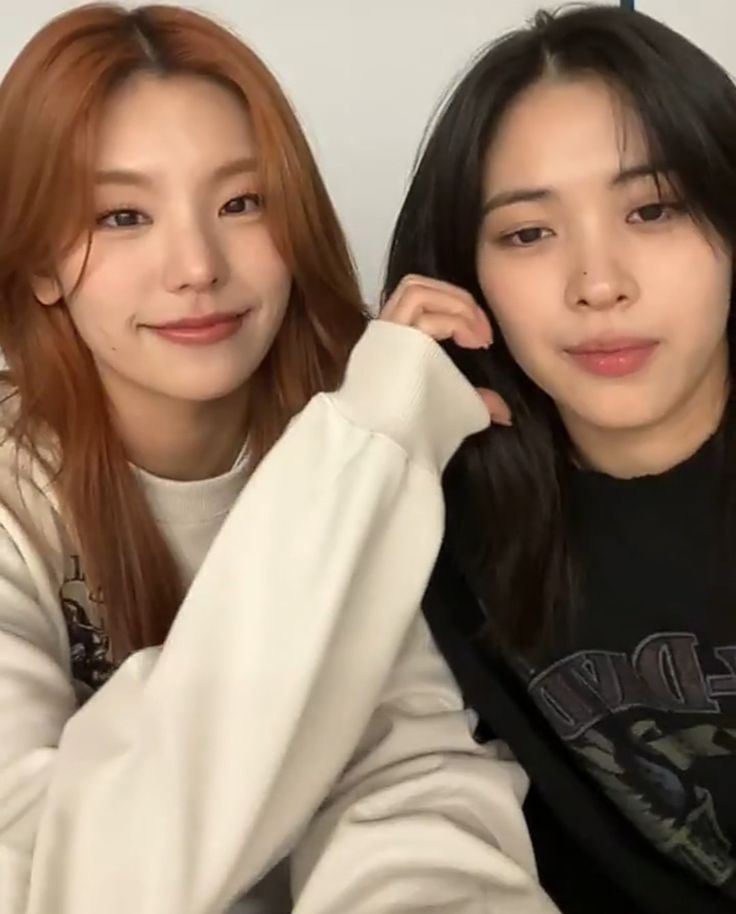 Yeji And Ryujin, Apple Watch Fashion, I Love My Girlfriend, Best Sister, Best Duos, Crazy Love, Forever Yours, Best Friends Forever, Looking For Love