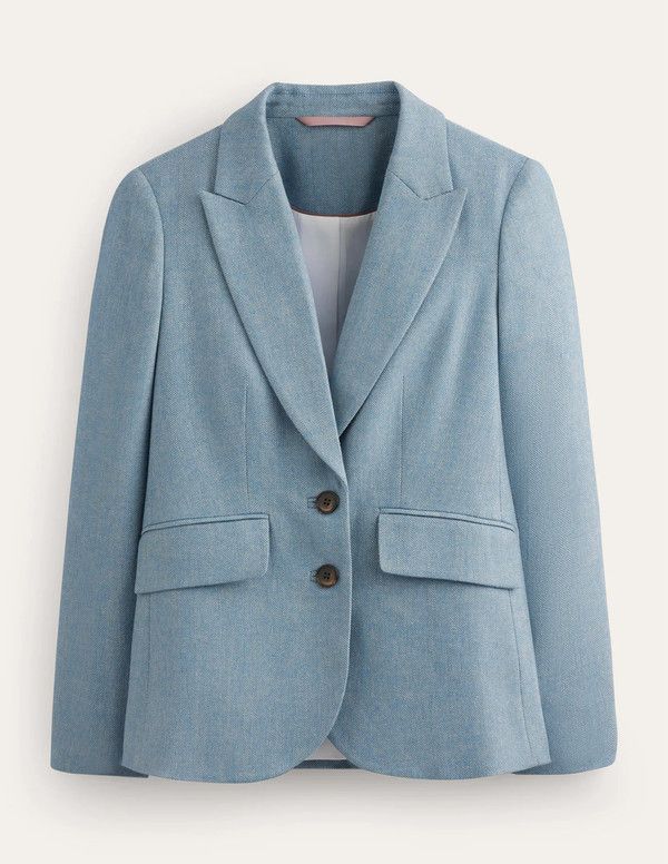 Old money style - capsule wardrobe and guide | 40+style Blue Blazer Women, Pockets Details, Classic Tailoring, Money Fashion, Budget Outfits, Varsity Sweater, Minimalist Fashion Women, Minimalist Women, Revere Collar