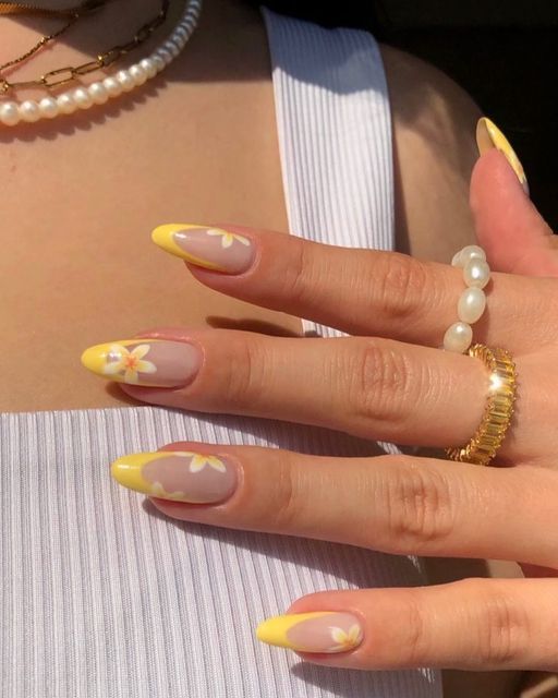 JASMIN on Instagram: "1 or 2? drop a 💛 or 🩷!   created both of these last year for @zalando_beauty using regular nail polish ✨  ad • paid to create • no obligation to post   #nails #nailart #naildesign #summernails #nailinspo #nailinspiration #flowernails #frenchtips #nailtutorial #nailpolish #nagellack #nägel #nailvideos #nailsofinstagram #nailsofig #nailsofinsta #nailsoftheday #nailsonpoint #nailstagram frangipani nails inspo summer cute french tips flowers nail polish art design tutorial sommenägel Nagellack Nägel tropical vacay vacation holiday" Tropical New Years Nails, Vacation Nails Flower, Swiss Nails, Tropical Holiday Nails, Frangipani Nails, Tropical French Tip Nails, Simple Tropical Nails, French Tips Flowers, Beachy Nail Ideas